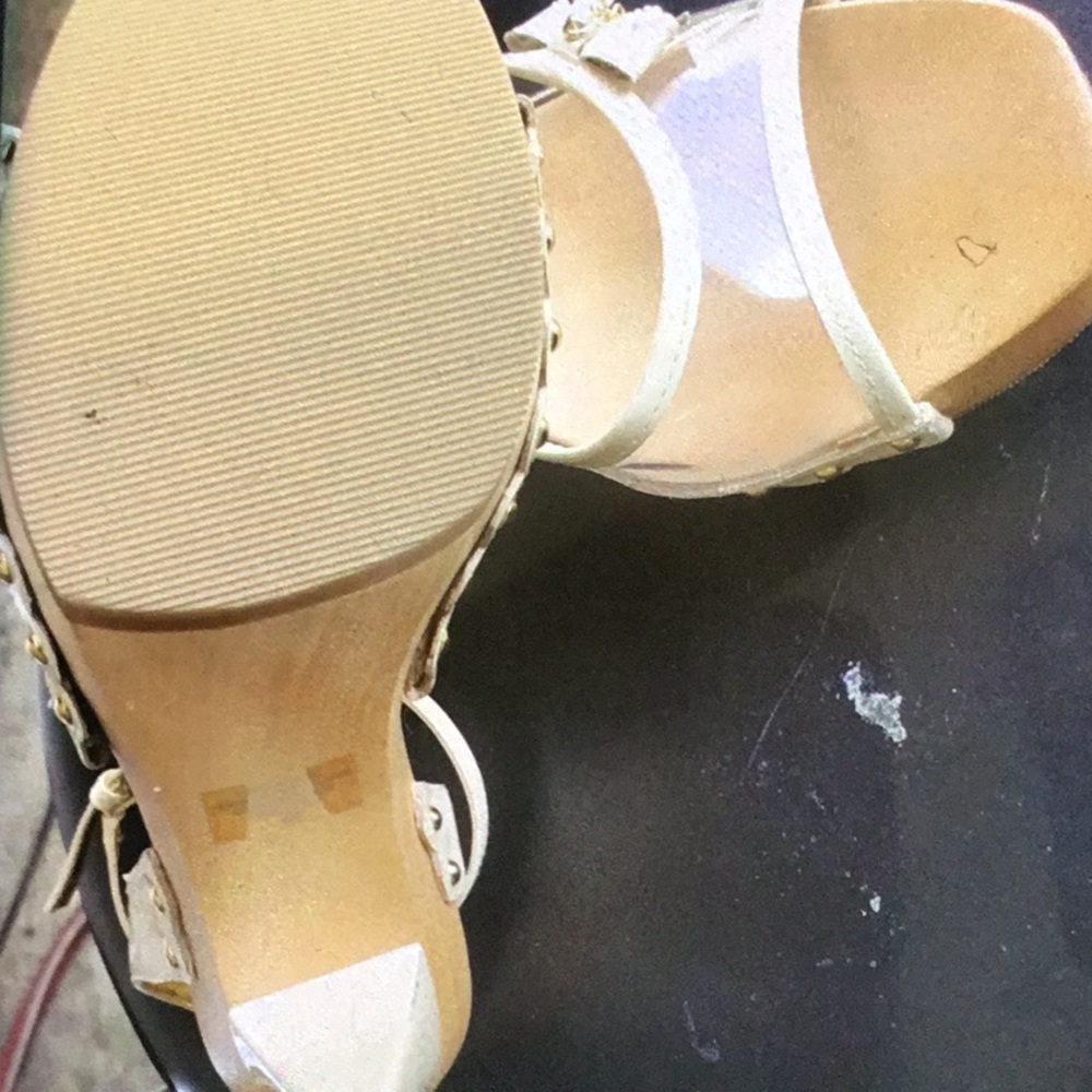 Heels - Picture 2 of 5
